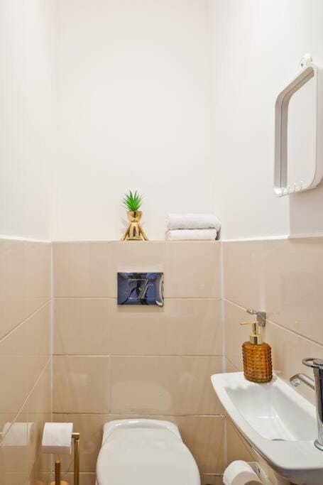 Renovated 2BR with Balcony in Bauhaus *Beachfront* Apartment in Tel Aviv-Yafo