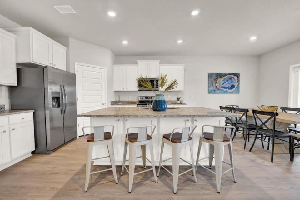 Kitchen or kitchenette, Dining area, dishwasher, oven, stove