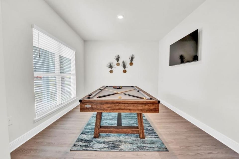 Billiard, Game Room