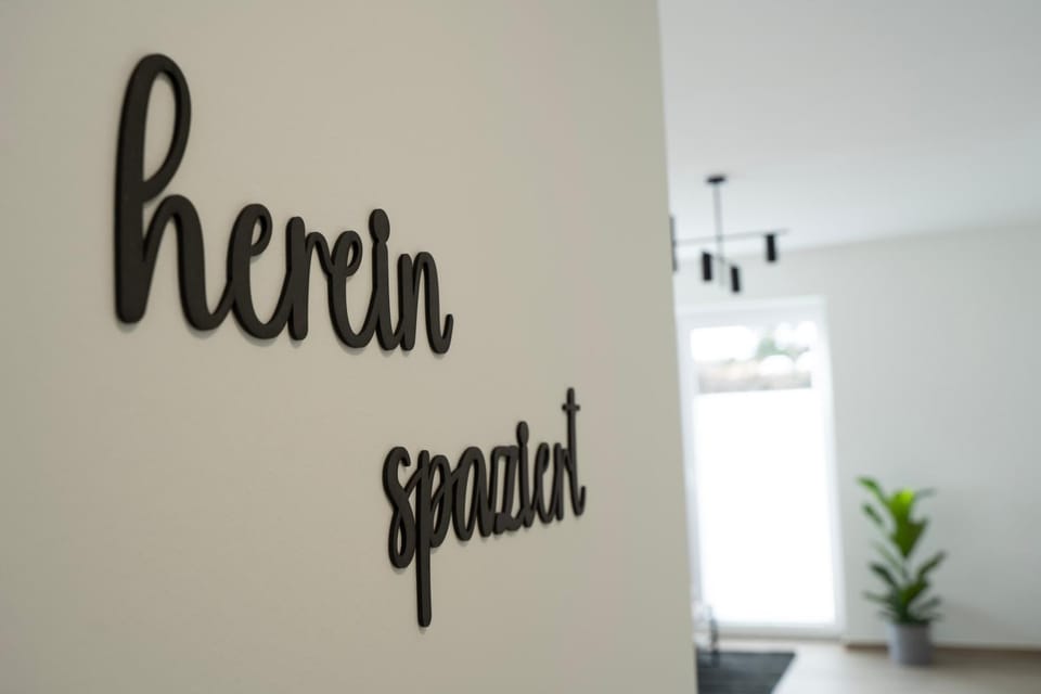 Logo/Certificate/Sign, Text overlay