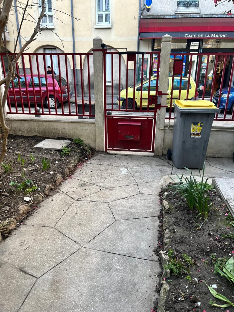 Property building, Spring, Day, Neighbourhood, Street view