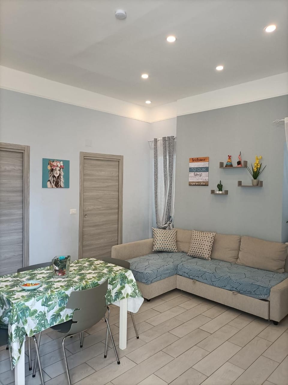 Living room, Dining area