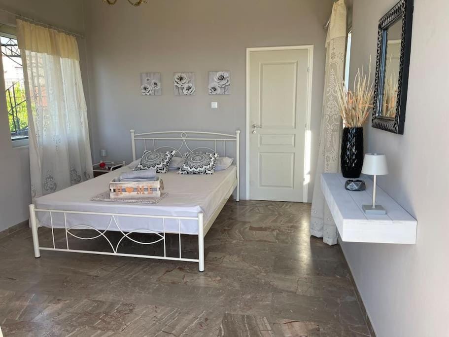 Tsigkos Apartment ! House in Messenia