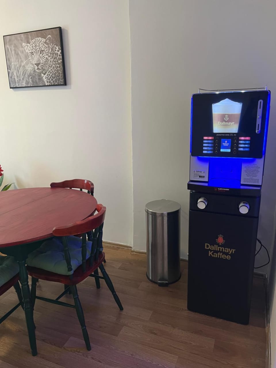 Living room, Seating area, vending machine