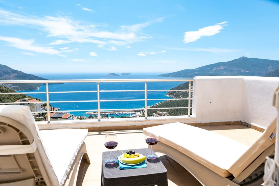 Natural landscape, View (from property/room), Balcony/Terrace, Food and drinks, Seating area, Mountain view, Sea view