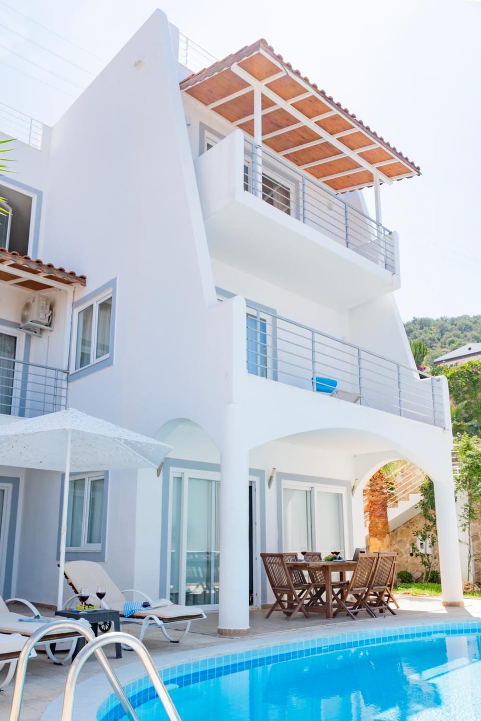 Balcony/Terrace, Pool view, Swimming pool, sunbed