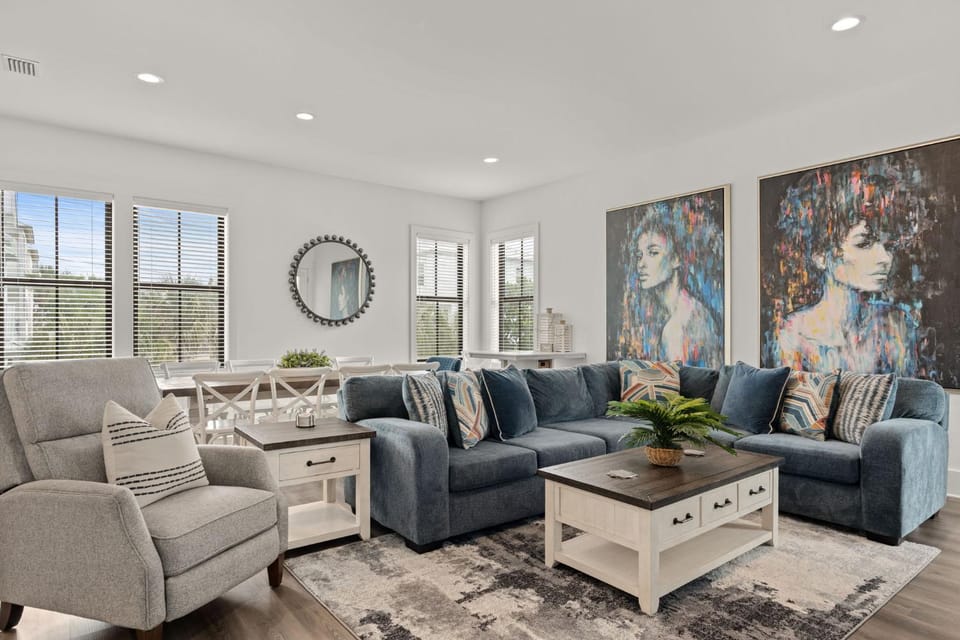 Day, Living room, Seating area, Dining area, furniture