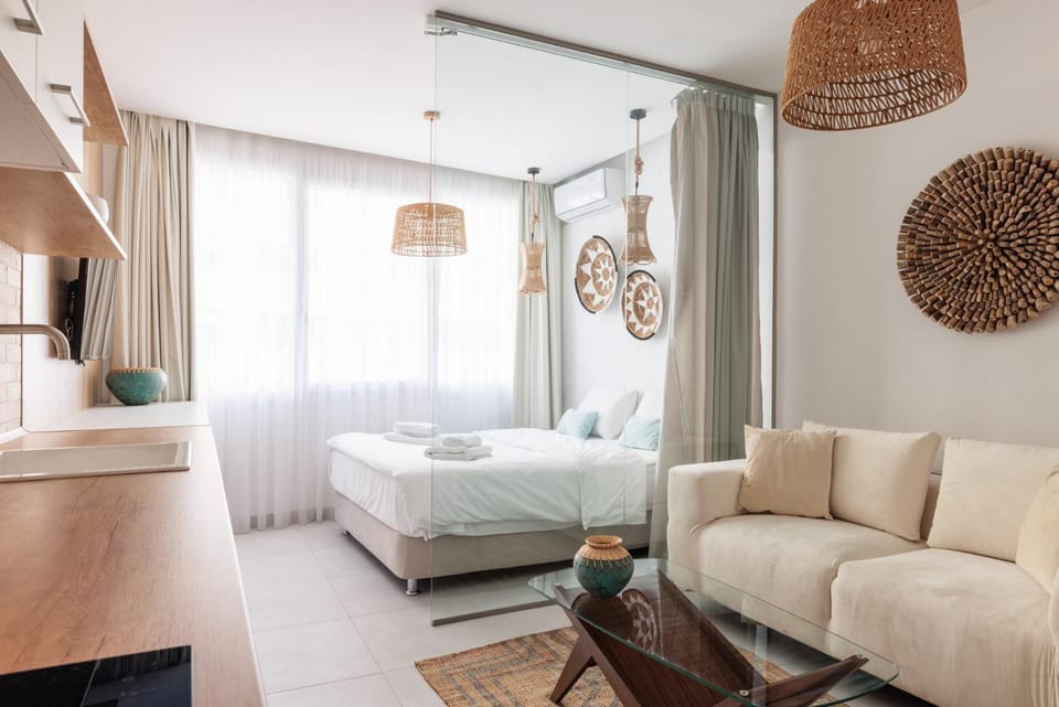 Bed, Living room, Photo of the whole room, Seating area