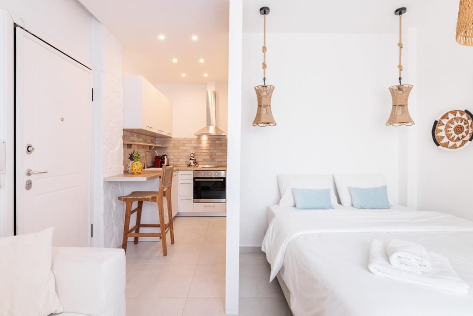 Bed, Kitchen or kitchenette, Photo of the whole room, oven, stove