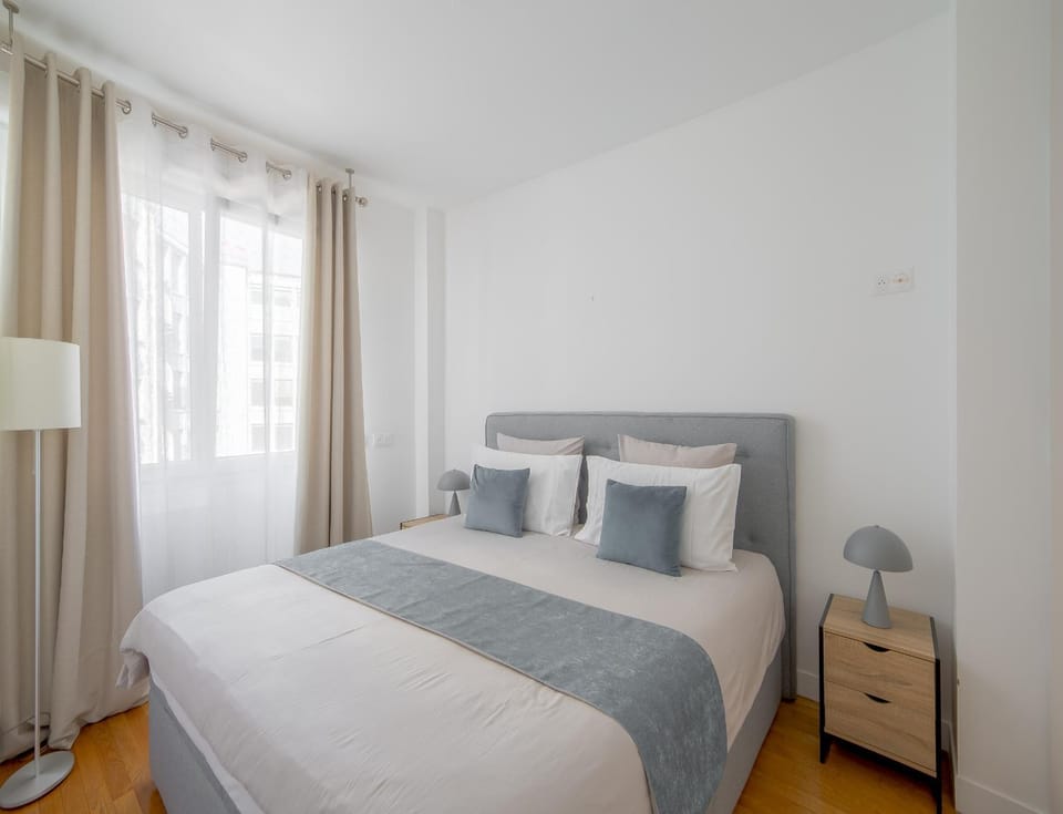 Champs Élysées 1BR Prime Location renovated Apartment in Paris