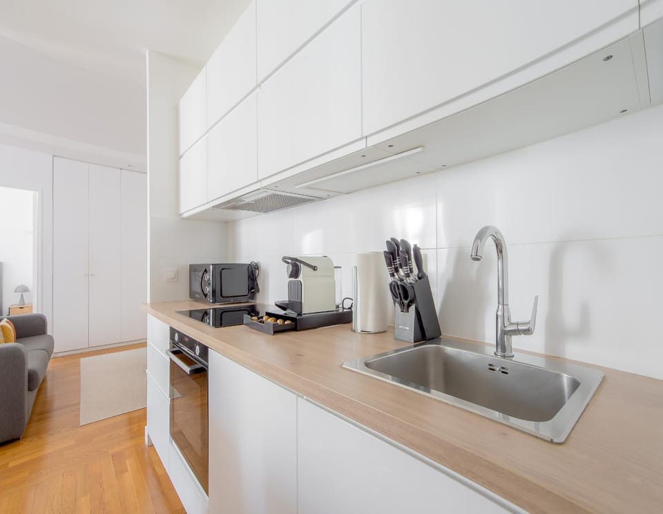 Champs Élysées 1BR Prime Location renovated Apartment in Paris