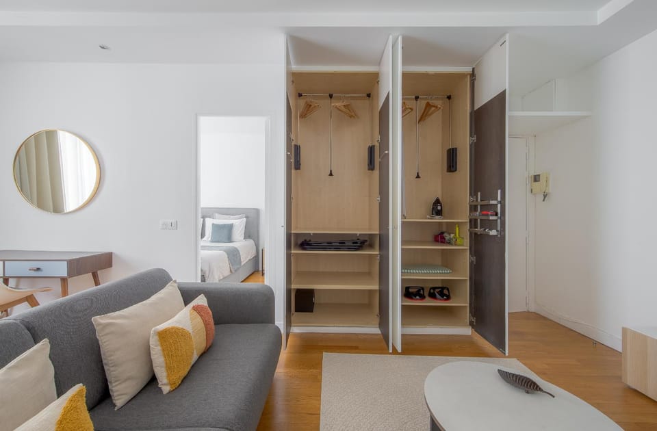 Champs Élysées 1BR Prime Location renovated Apartment in Paris