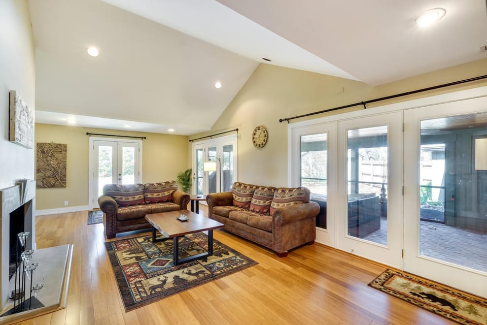 Spacious Prospect Cottage w/ Deck & Scenic Views House in Jefferson County