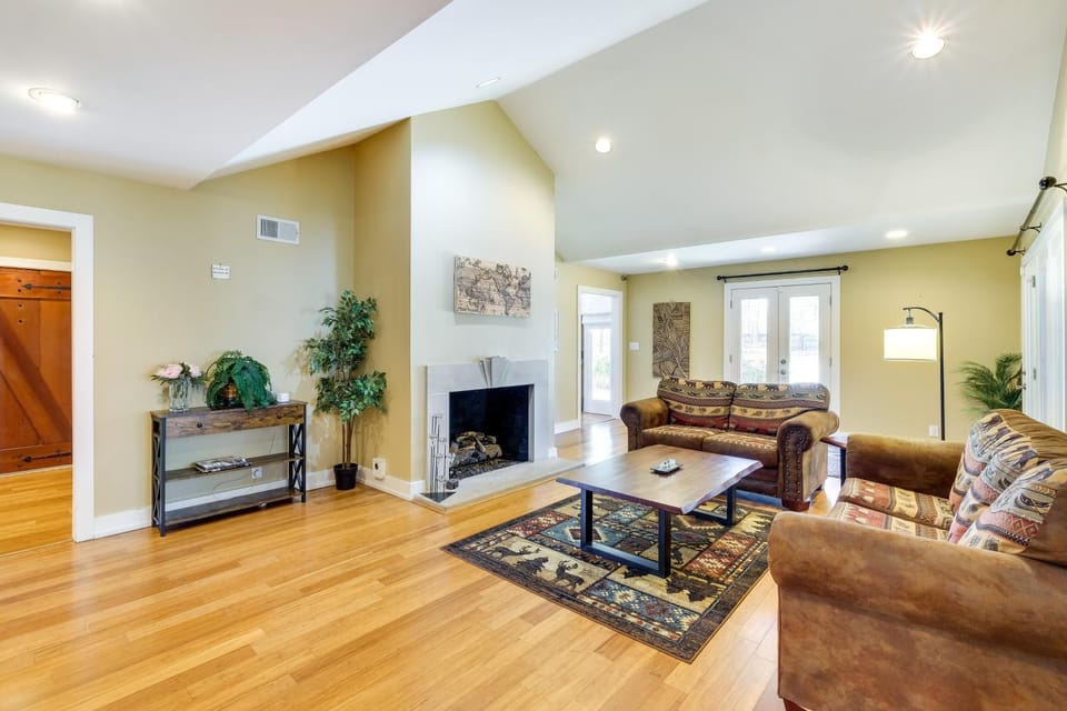 Spacious Prospect Cottage w/ Deck & Scenic Views House in Jefferson County