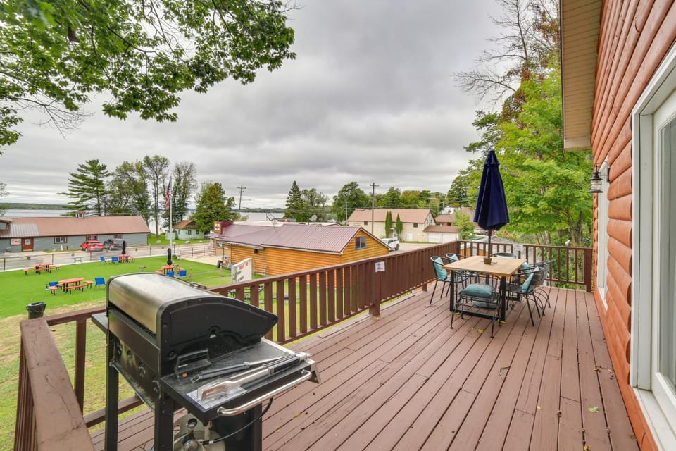 Charming Curtis House: Large Deck w/ Lake View! House in Curtis