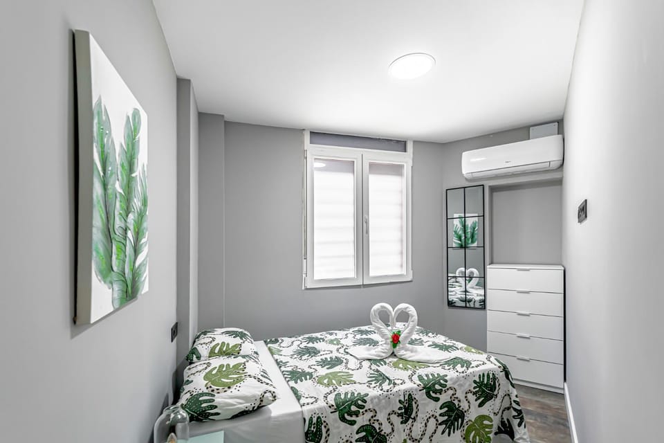 Bed, Photo of the whole room, Bedroom, towels, wardrobe