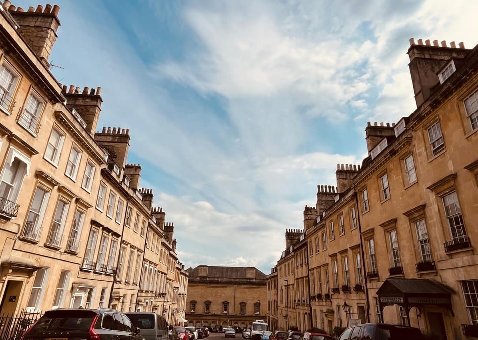 Russell House Suites Apartment in Bath