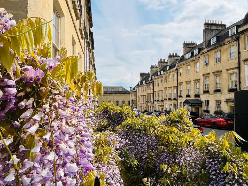 Russell House Suites Apartment in Bath