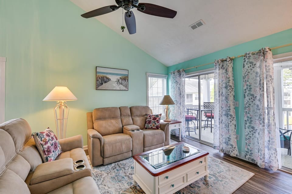 8 Mi to Boardwalk: Myrtle Beach Condo Near Golfing House in Carolina Forest