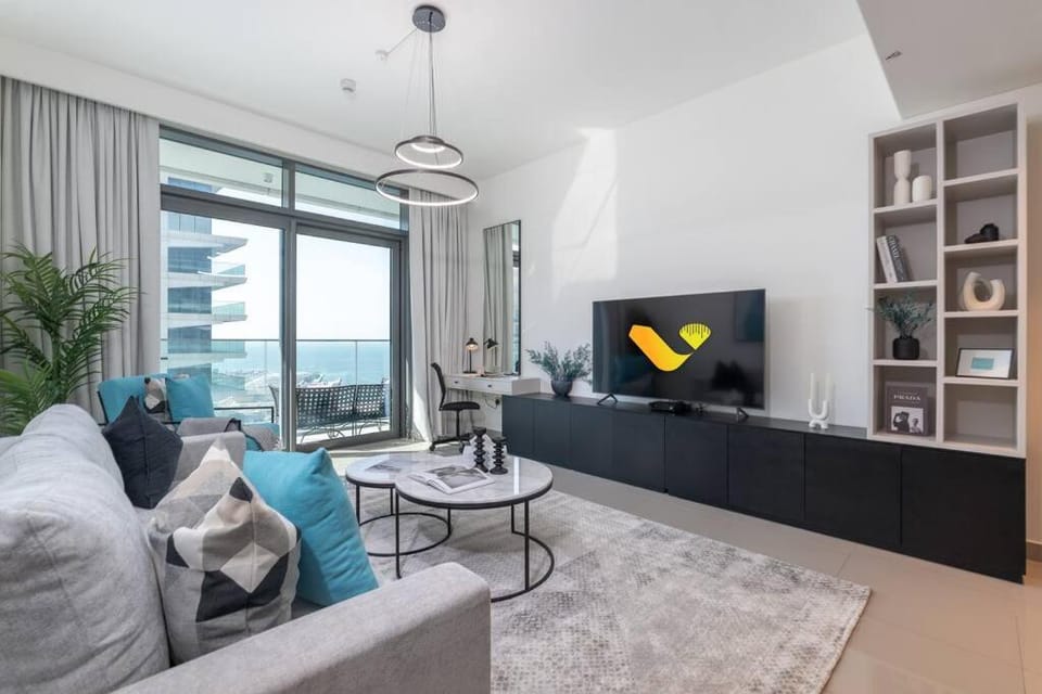 TV and multimedia, Living room, Seating area, Evening entertainment