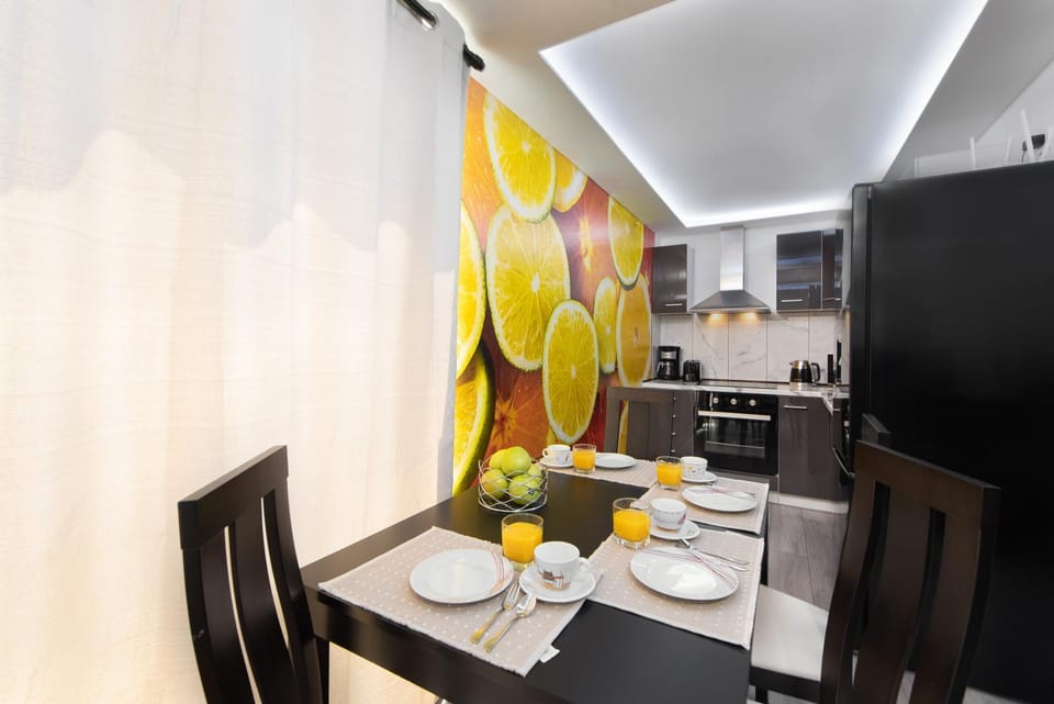 Kitchen or kitchenette, Dining area, pet friendly