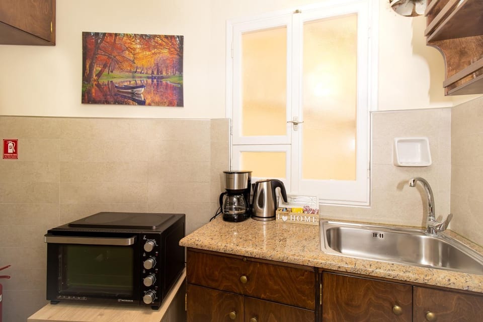 Coffee/tea facilities, Kitchen or kitchenette, pet friendly, stove