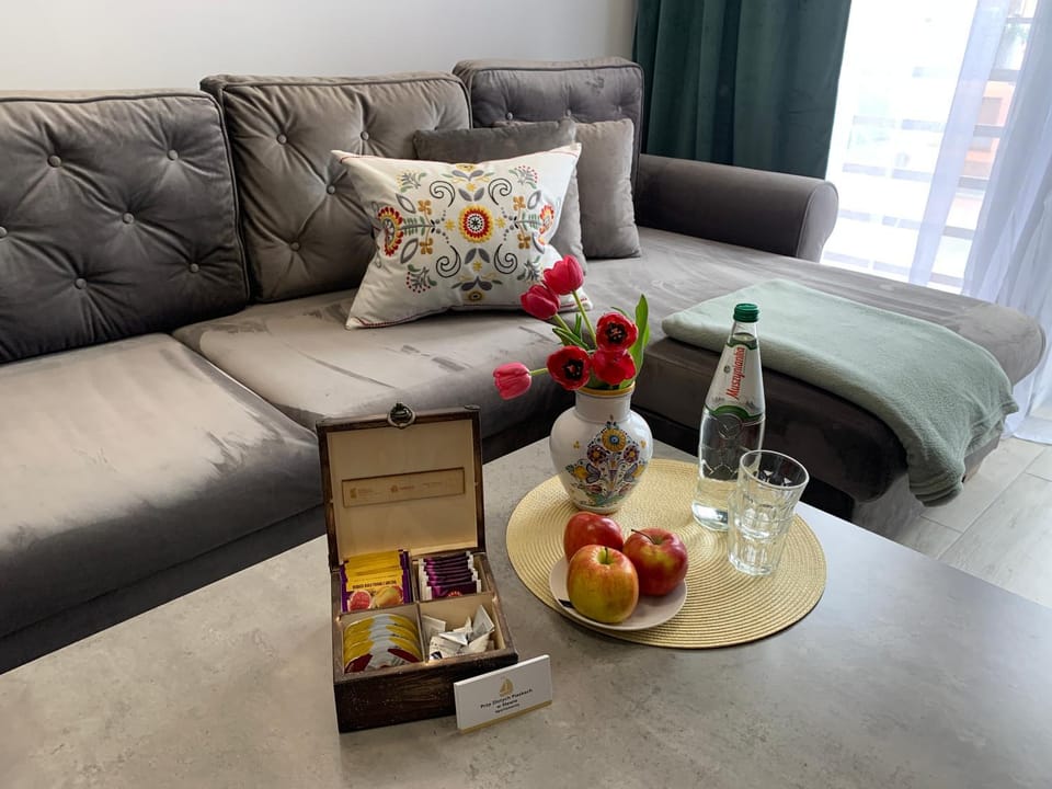 Food and drinks, Seating area