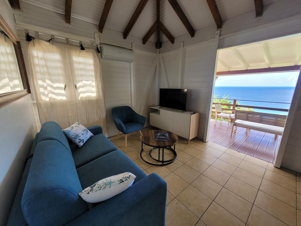 Communal lounge/ TV room, Natural landscape, TV and multimedia, View (from property/room), Balcony/Terrace, Living room, Sea view