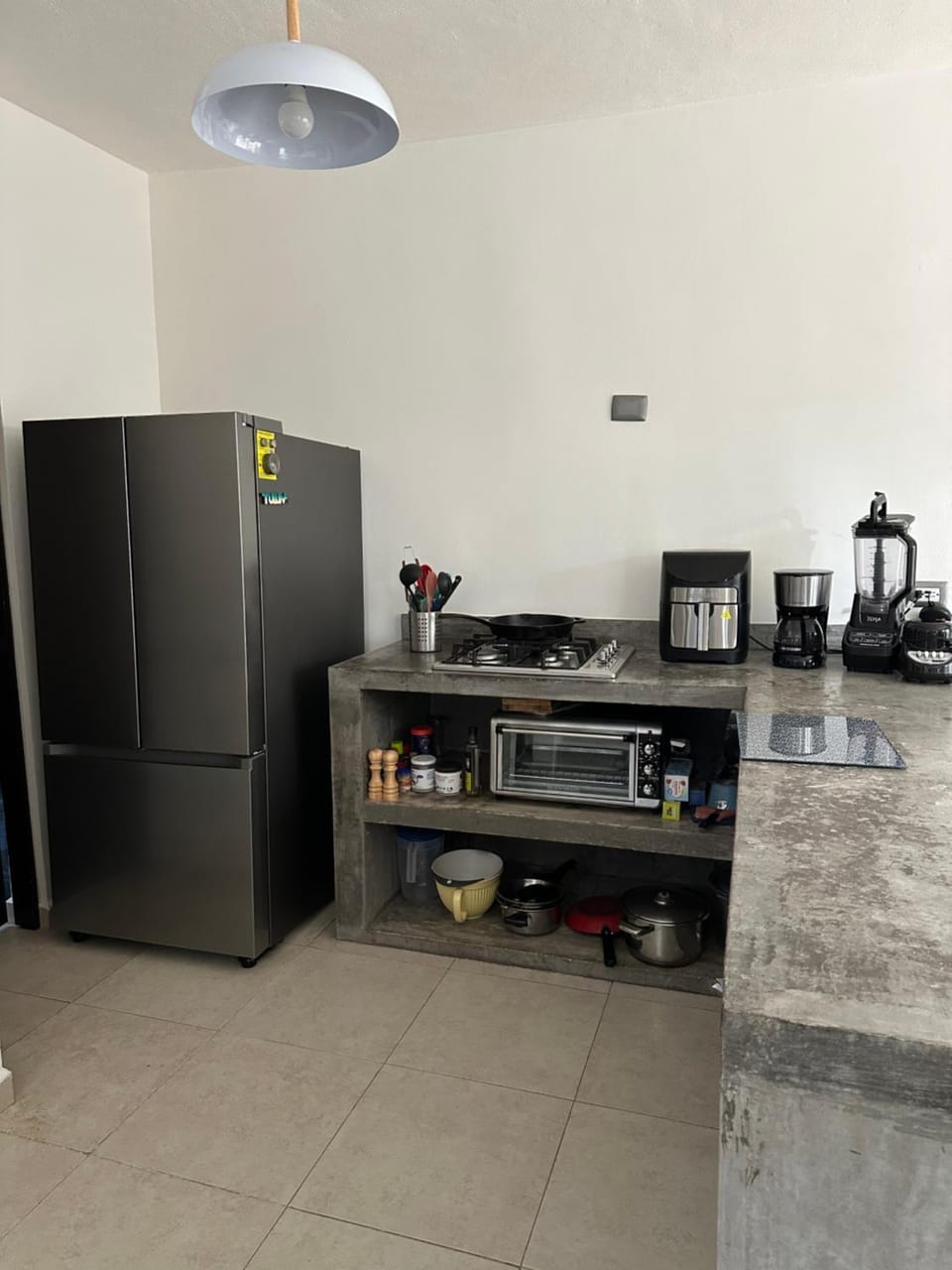 Kitchen or kitchenette, minibar, oven