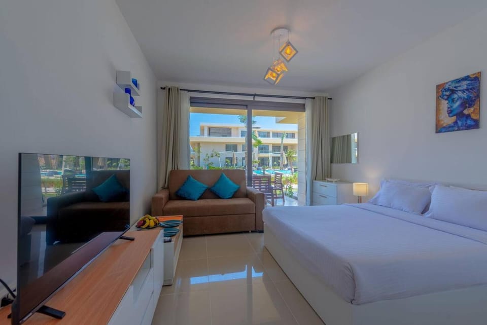 Bed, TV and multimedia, Photo of the whole room