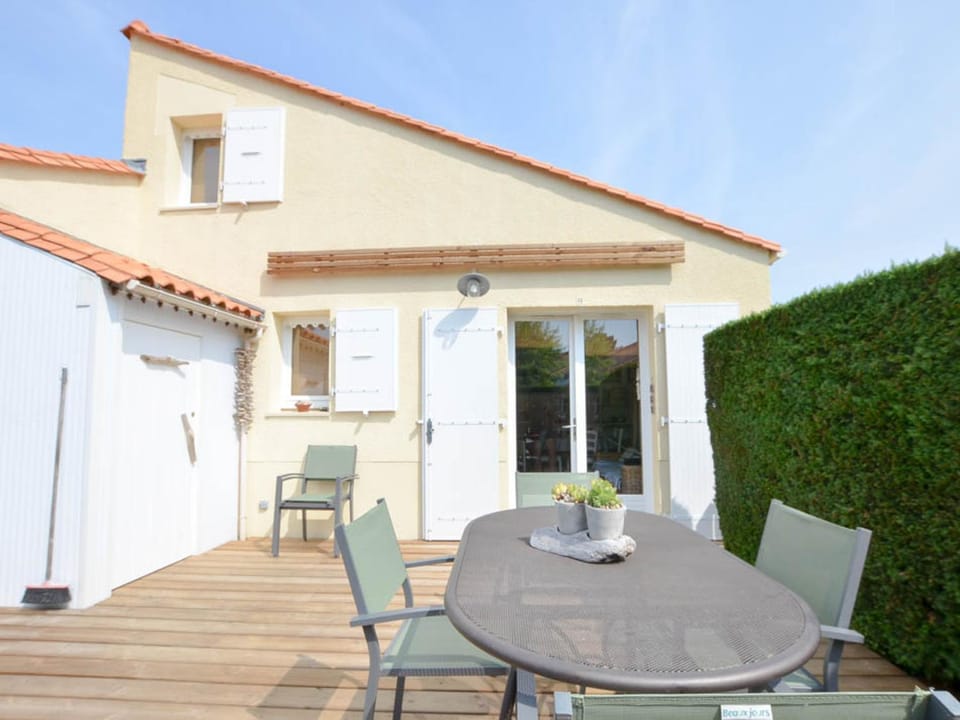 Maison agréable avec terrasse privée, proche plage et commerces - FR-1-705-4 House in Les Mathes