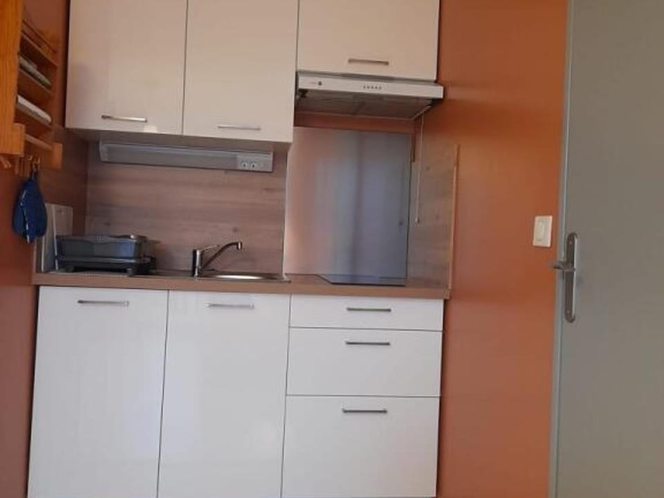 Appartement rénové 2 pièces avec loggia vue mer et parking à Villers-sur-Mer - FR-1-712-7 Apartment in Normandy