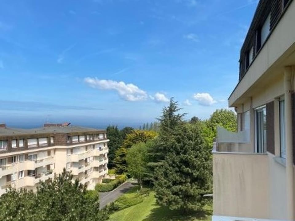 Appartement calme avec balcon et WIFI à Villers-sur-Mer - FR-1-712-20 Apartment in Normandy