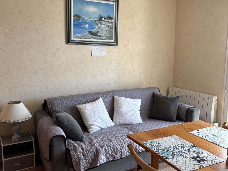 Appartement 2 Pièces avec Loggia Vue Mer et Parking, Près de la Plage - FR-1-712-38 Apartment in Normandy