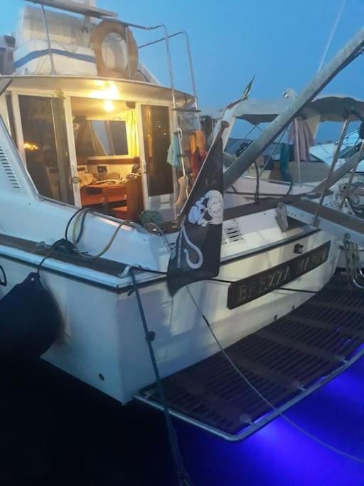 Barca Deliziosa Docked boat in Casamicciola Terme