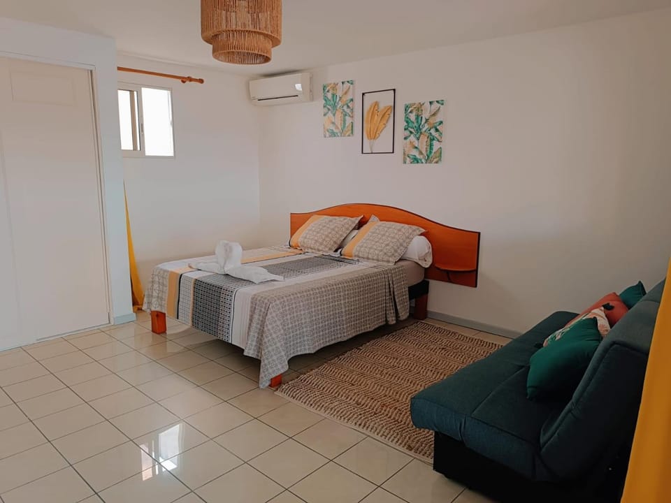 Cibuqueira numéro 5, Appartement en centre ville,vue sur mer, plage à pied Apartment in Grande-Terre, Guadeloupe
