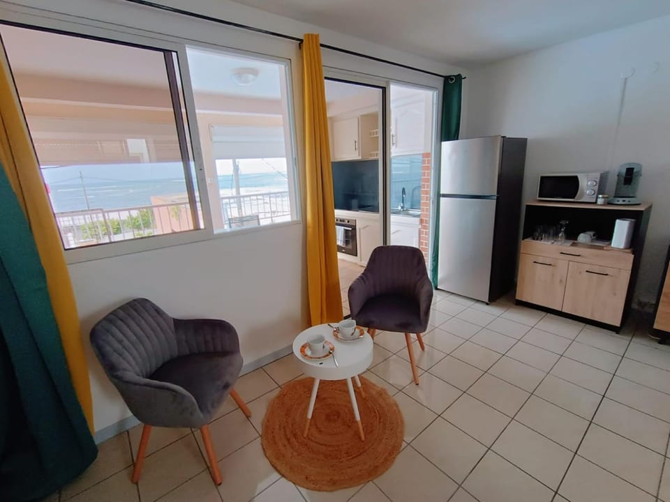 Cibuqueira numéro 5, Appartement en centre ville,vue sur mer, plage à pied Apartment in Grande-Terre, Guadeloupe
