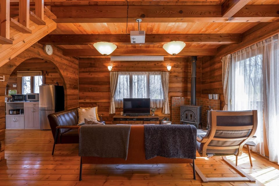 TV and multimedia, Kitchen or kitchenette, Living room, Seating area