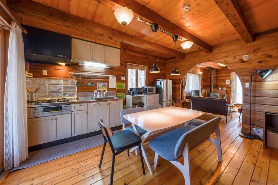 Kitchen or kitchenette, Dining area, oven, pet friendly, stove