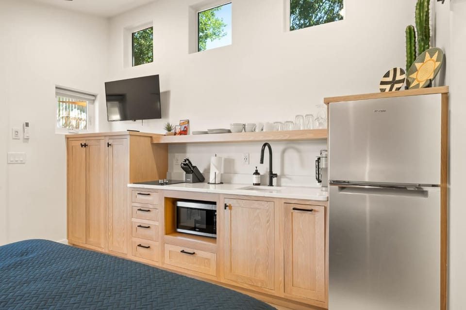 Downtown Kokopelli West 4 - Newly Remodeled Stylish Studio House in Moab