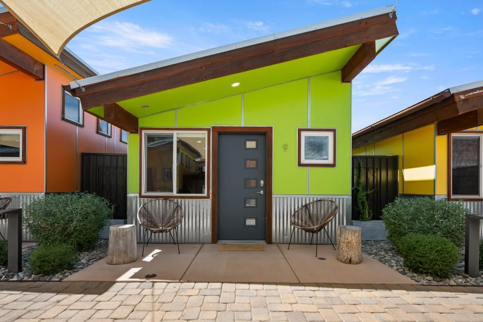 Downtown Kokopelli West 9 - Newly Remodeled Stylish Studio House in Moab