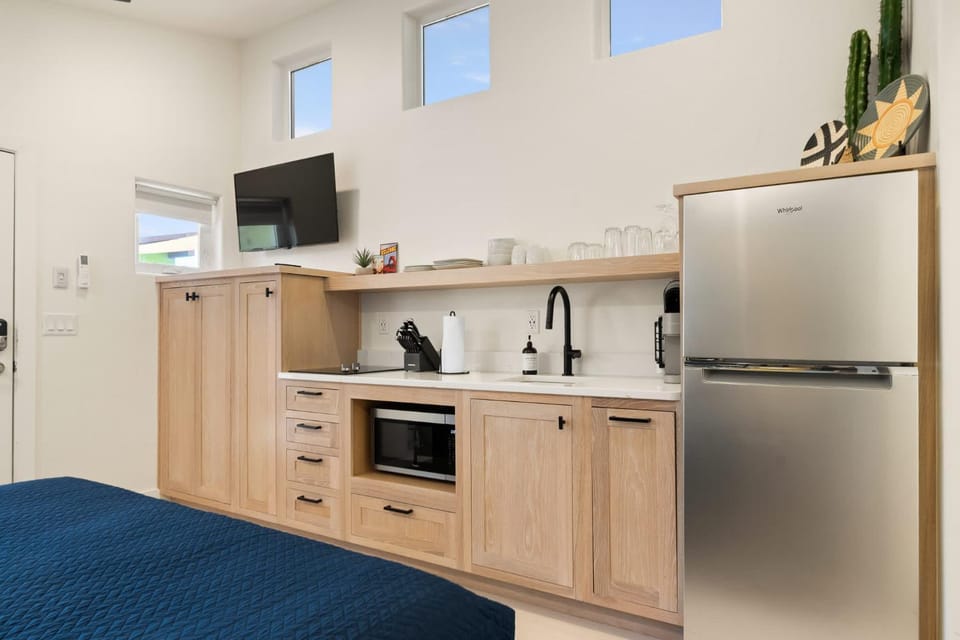 Downtown Kokopelli West 5 - Newly Remodeled Stylish Studio House in Moab