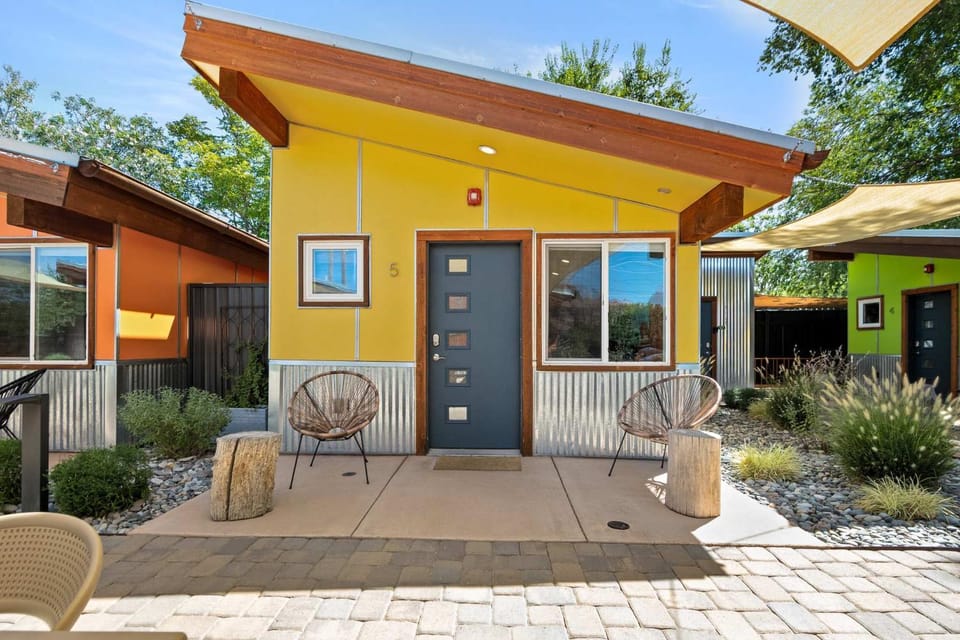 Downtown Kokopelli West 5 - Newly Remodeled Stylish Studio House in Moab