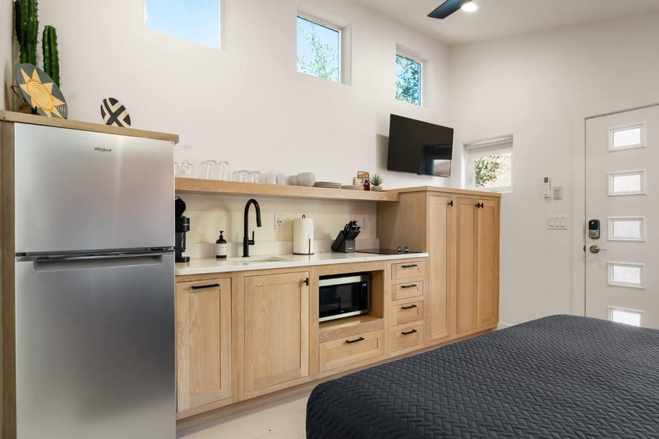 Downtown Kokopelli West 8 - Newly Remodeled Stylish Studio House in Moab
