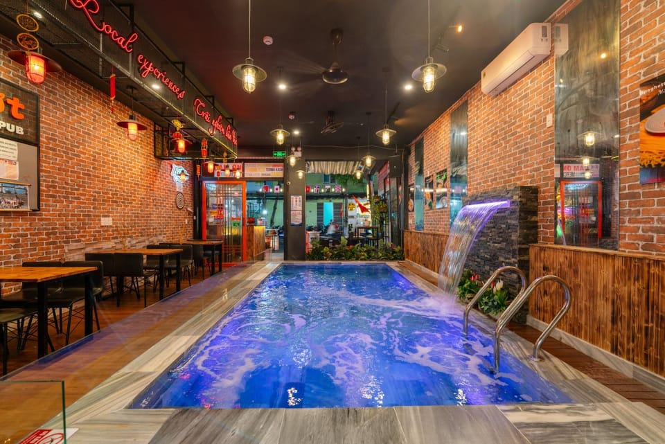 Restaurant/places to eat, Swimming pool
