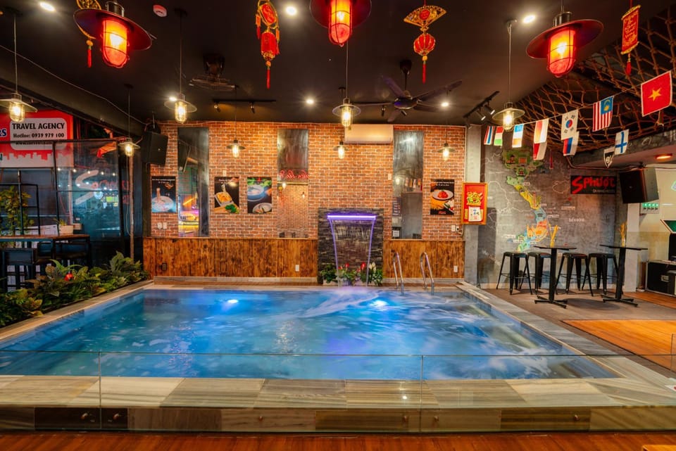 Restaurant/places to eat, Swimming pool