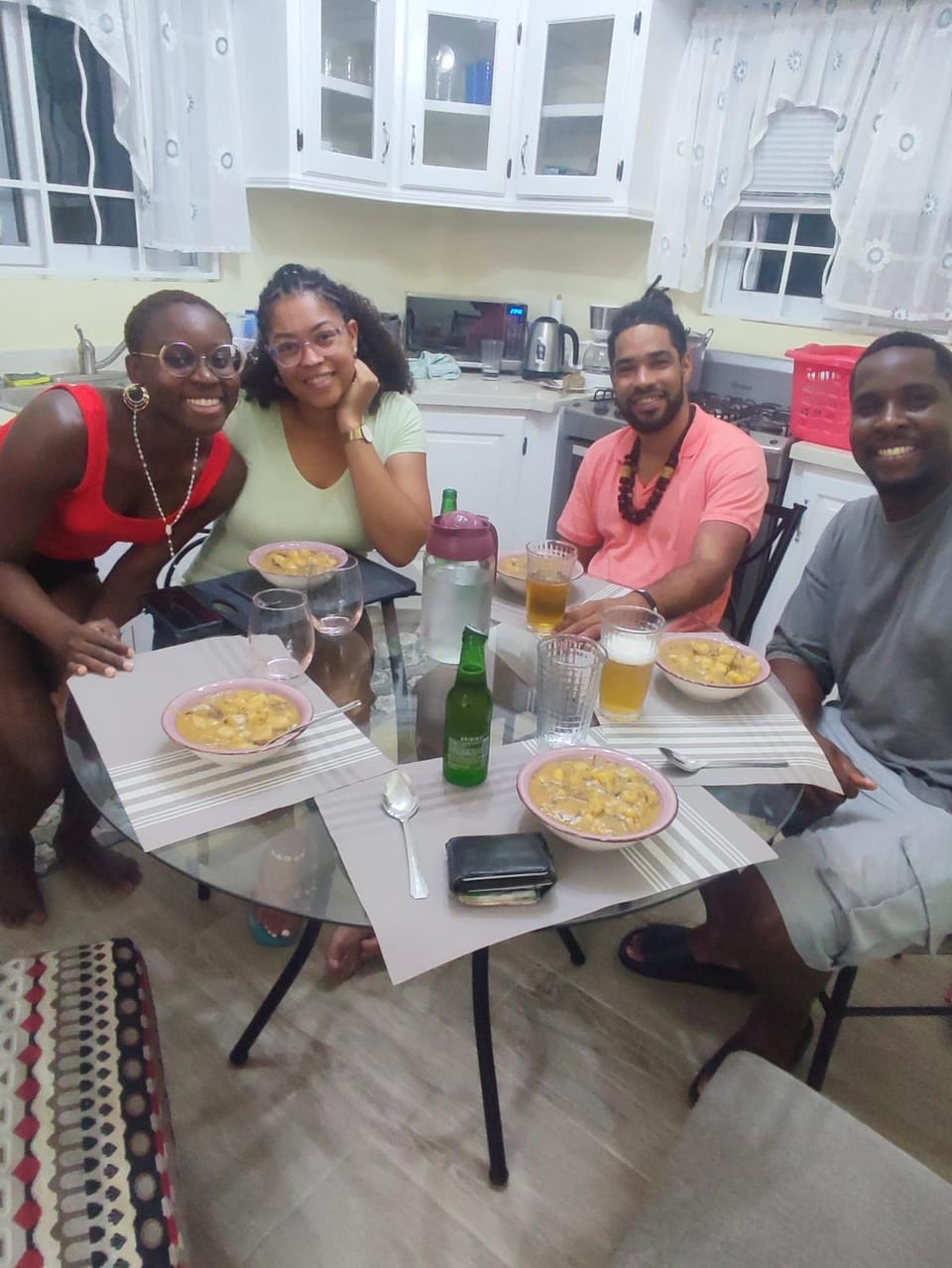 Food and drinks, Dinner, Drinks, group of guests