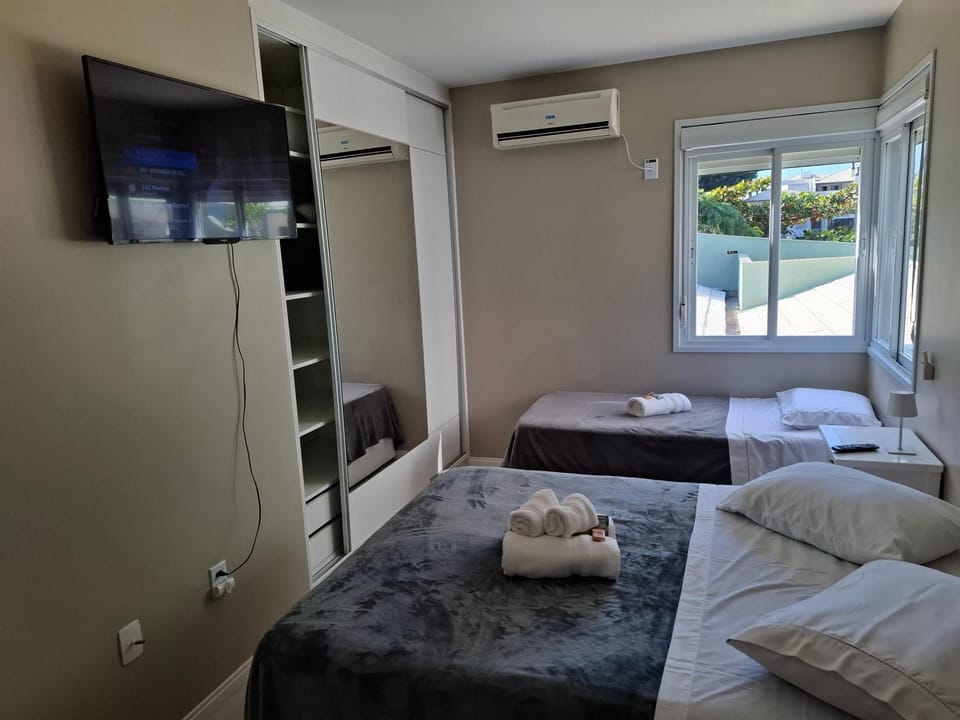 Bed, TV and multimedia, View (from property/room), Bedroom, wardrobe, air conditioner