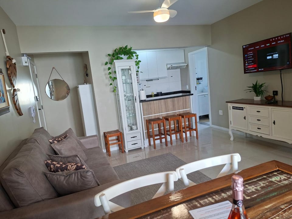 Communal lounge/ TV room, TV and multimedia, Living room, Seating area, Dining area