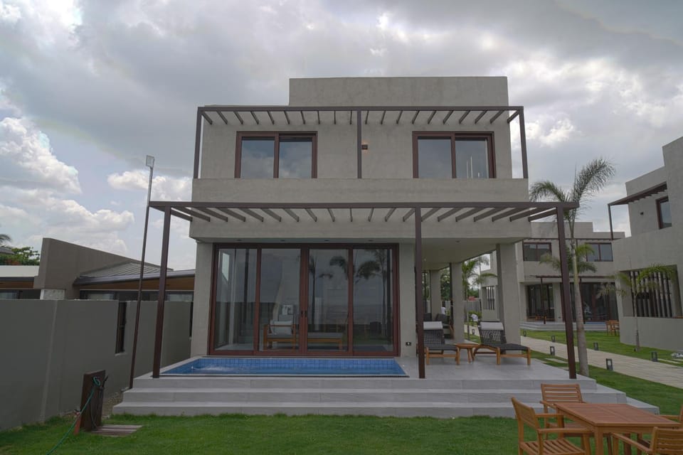 Property building, Day